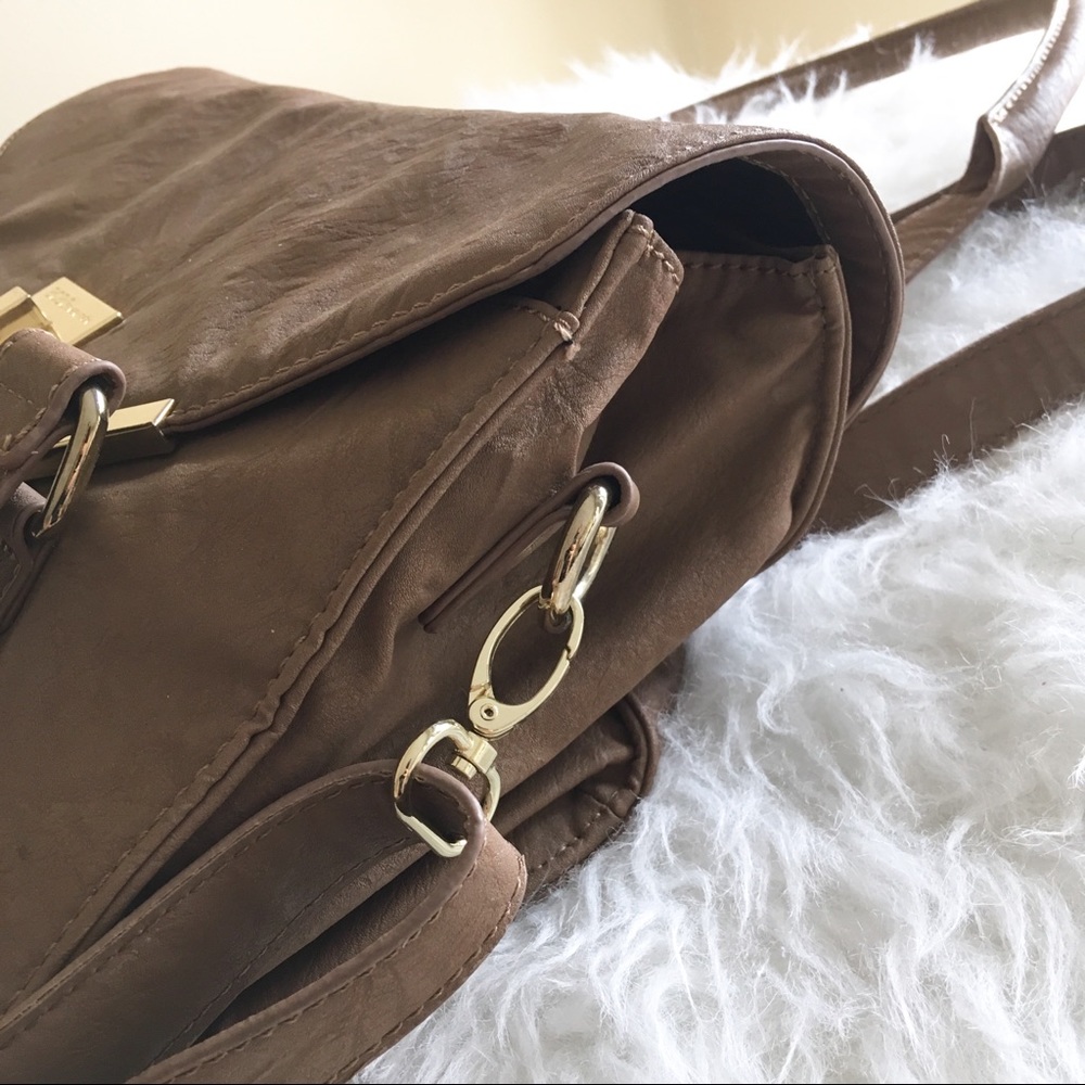 ❌SOLD!❌ BCBG Tan Gold Purse Crossbody Satchel - Picture 4 of 6